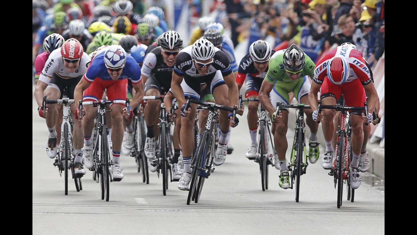 Tour de France, 12/a tappa a Kristoff: Nibali difende maglia gialla, domani arrivano le Alpi