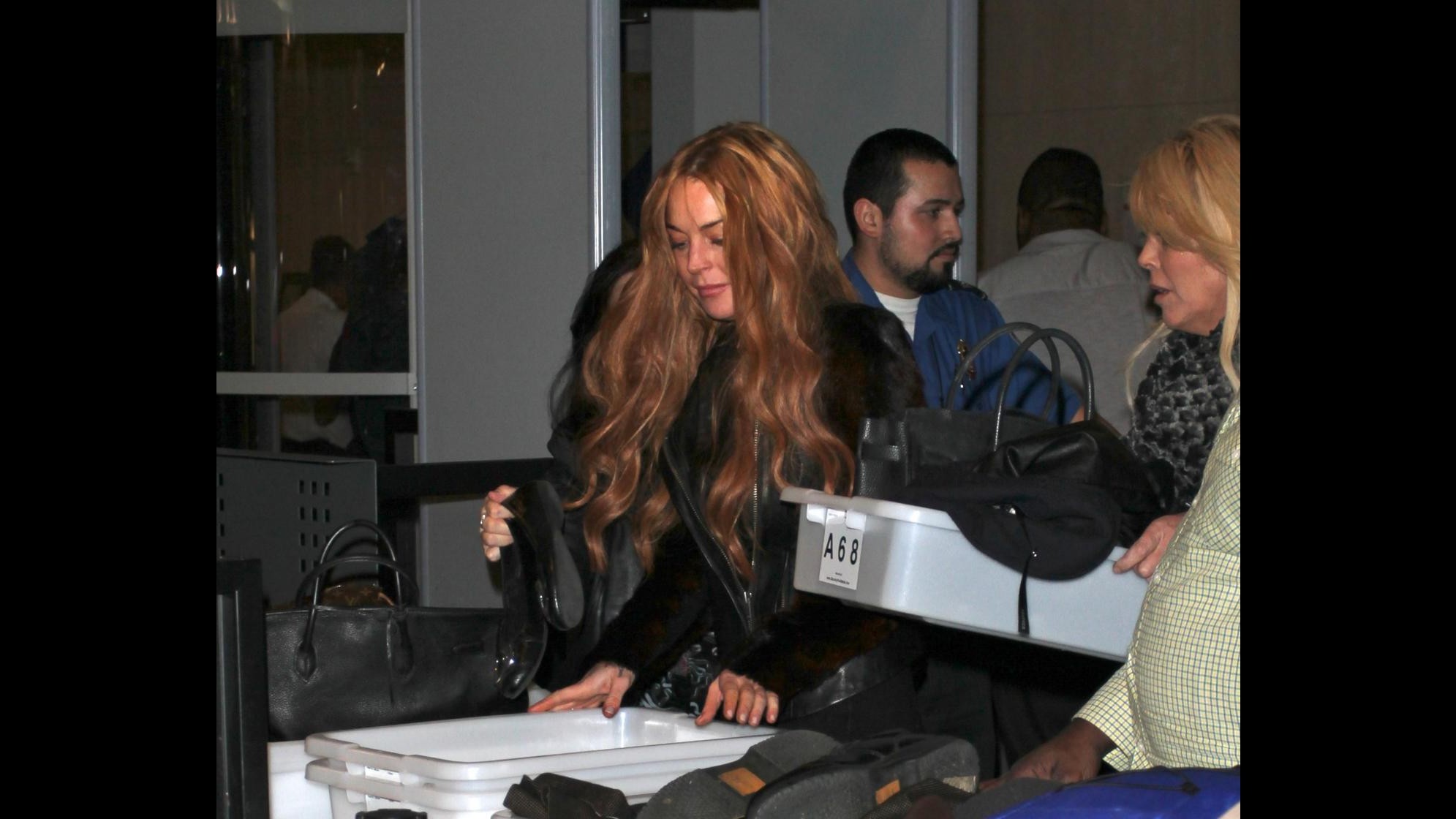 Dina Lohan: Improbabile che Lindsay esca da rehab per suo compleanno