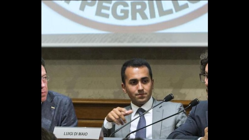 Riforme, M5S a Renzi: Su immunità deve chiedere permesso ad Arcore?