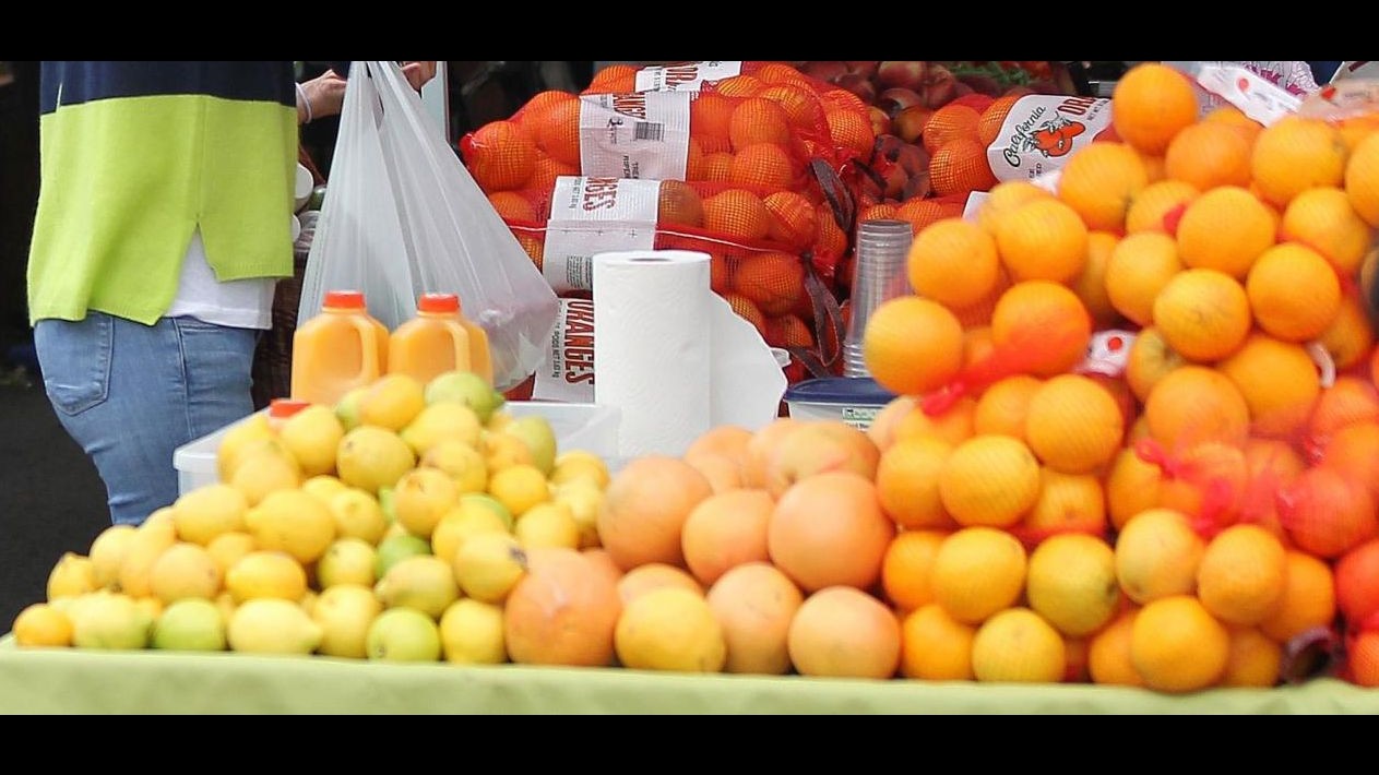 Sabato Coldiretti distribuisce 200mila frutti in spiagge e piazze