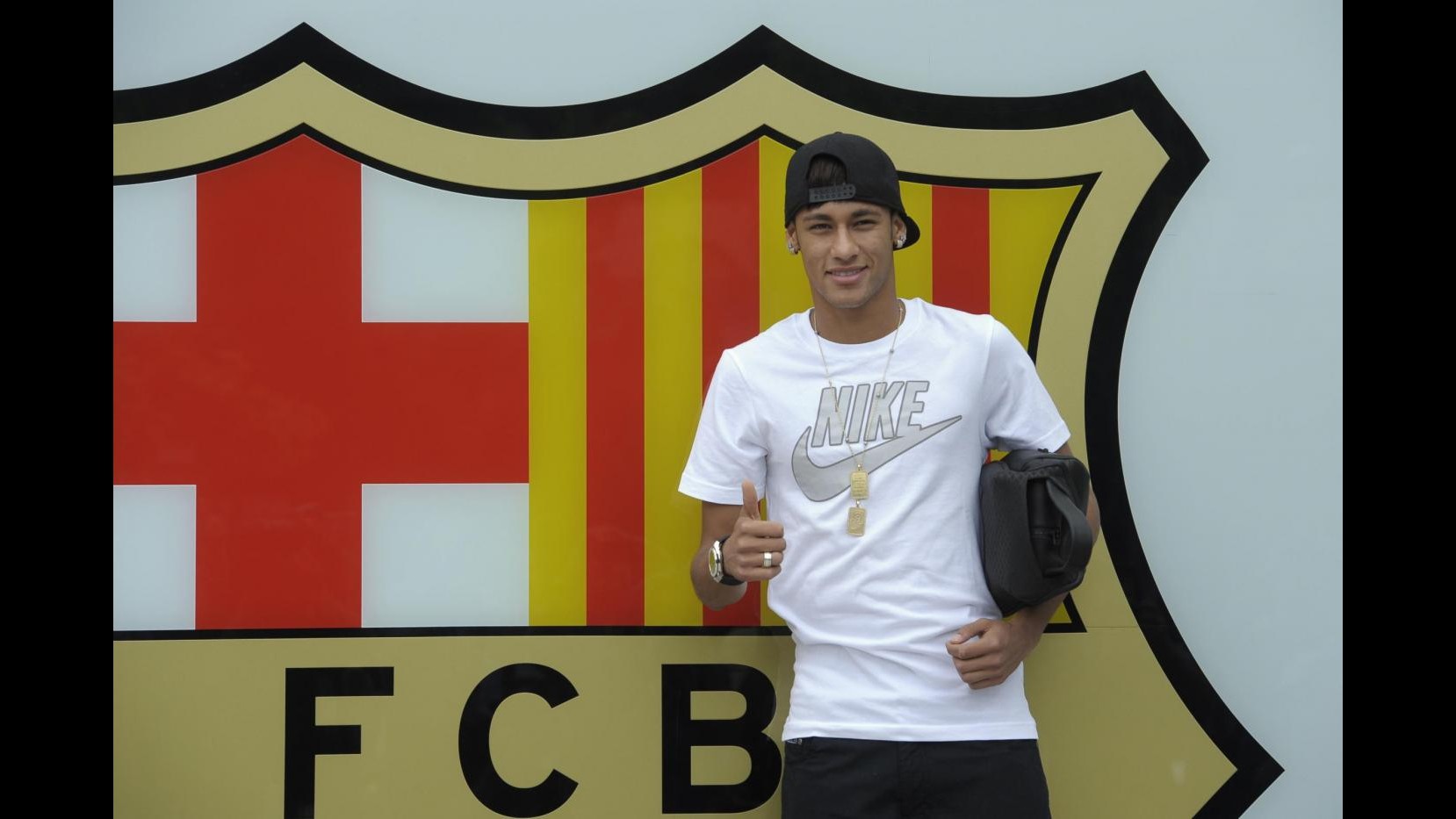 Neymar sbarcato a Barcellona, nel pomeriggio presentazione al Camp Nou