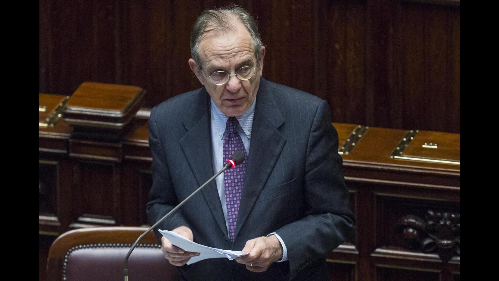 Crisi, Padoan: Nessuna scorciatoia per la crescita. Taglio cuneo fiscale sarà permanente