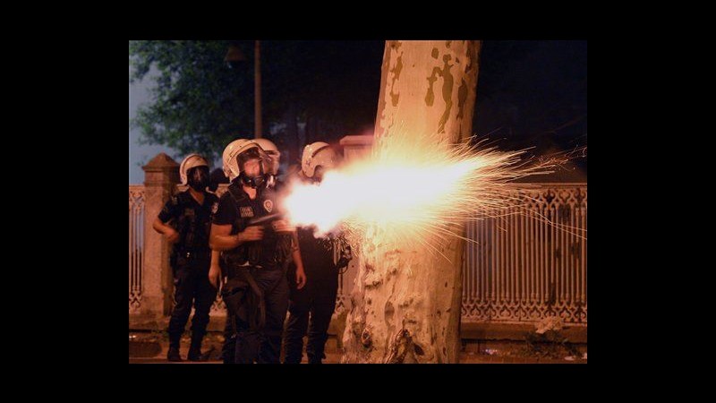 Turchia, 5° giorno di proteste. Un altro morto, vittime sarebbero 3