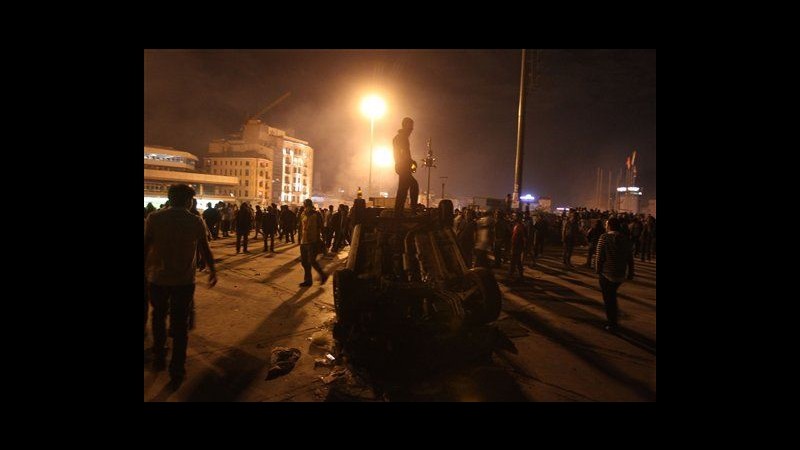 Turchia, Istanbul calma ma timore di nuove proteste. Amnesty: 2 morti