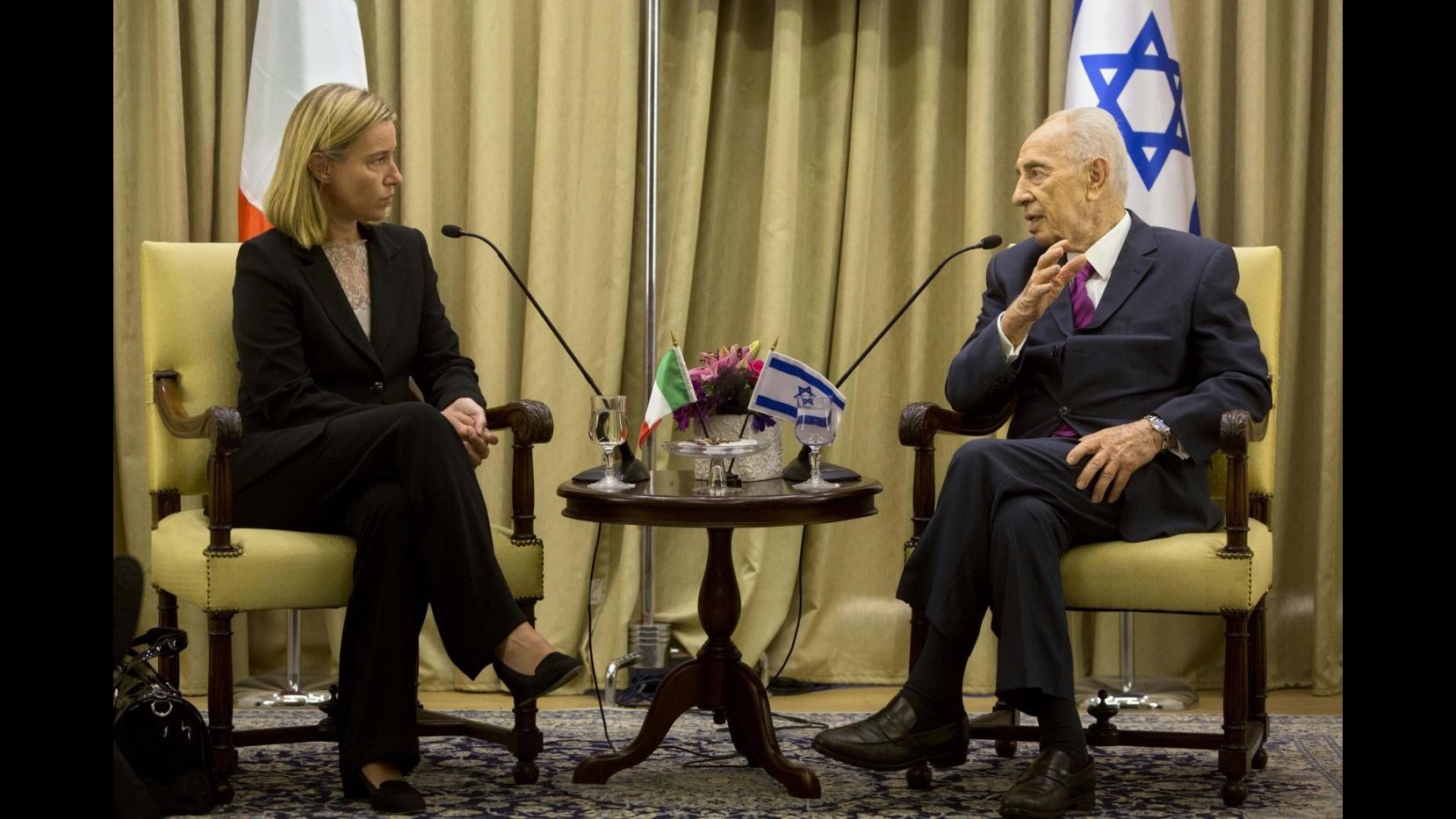 Medioriente, Mogherini ha incontrato Peres a Gerusalemme