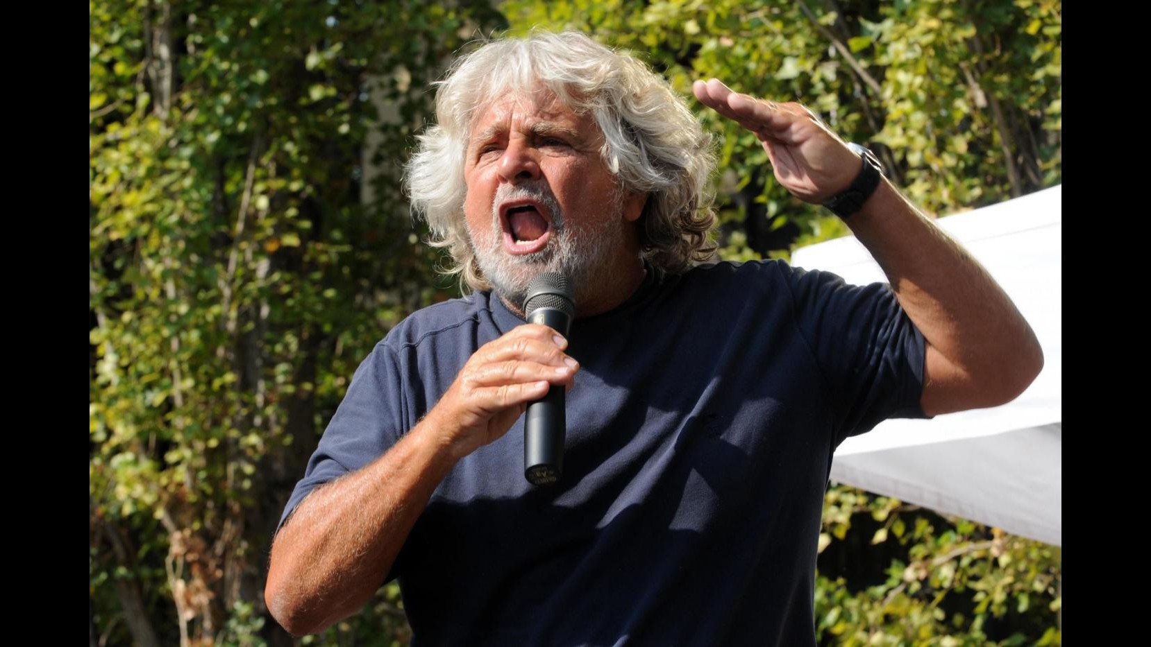 Grillo a Floris: Ti faremo seguire dalle nostre troupe, andremo in tv