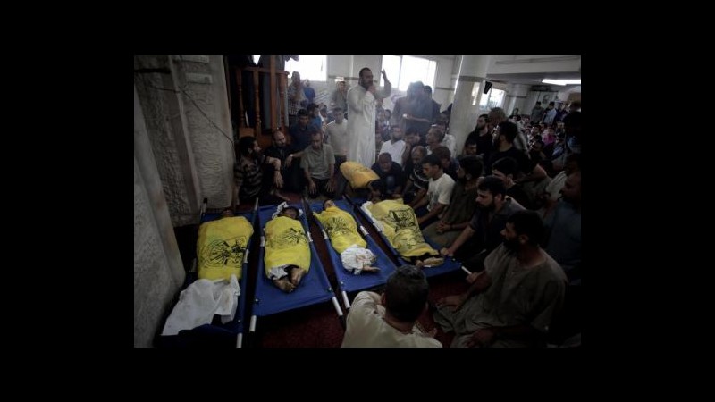 Gaza, i morti sono 227, ieri 4 bimbi uccisi in spiaggia. In corso tregua umanitaria