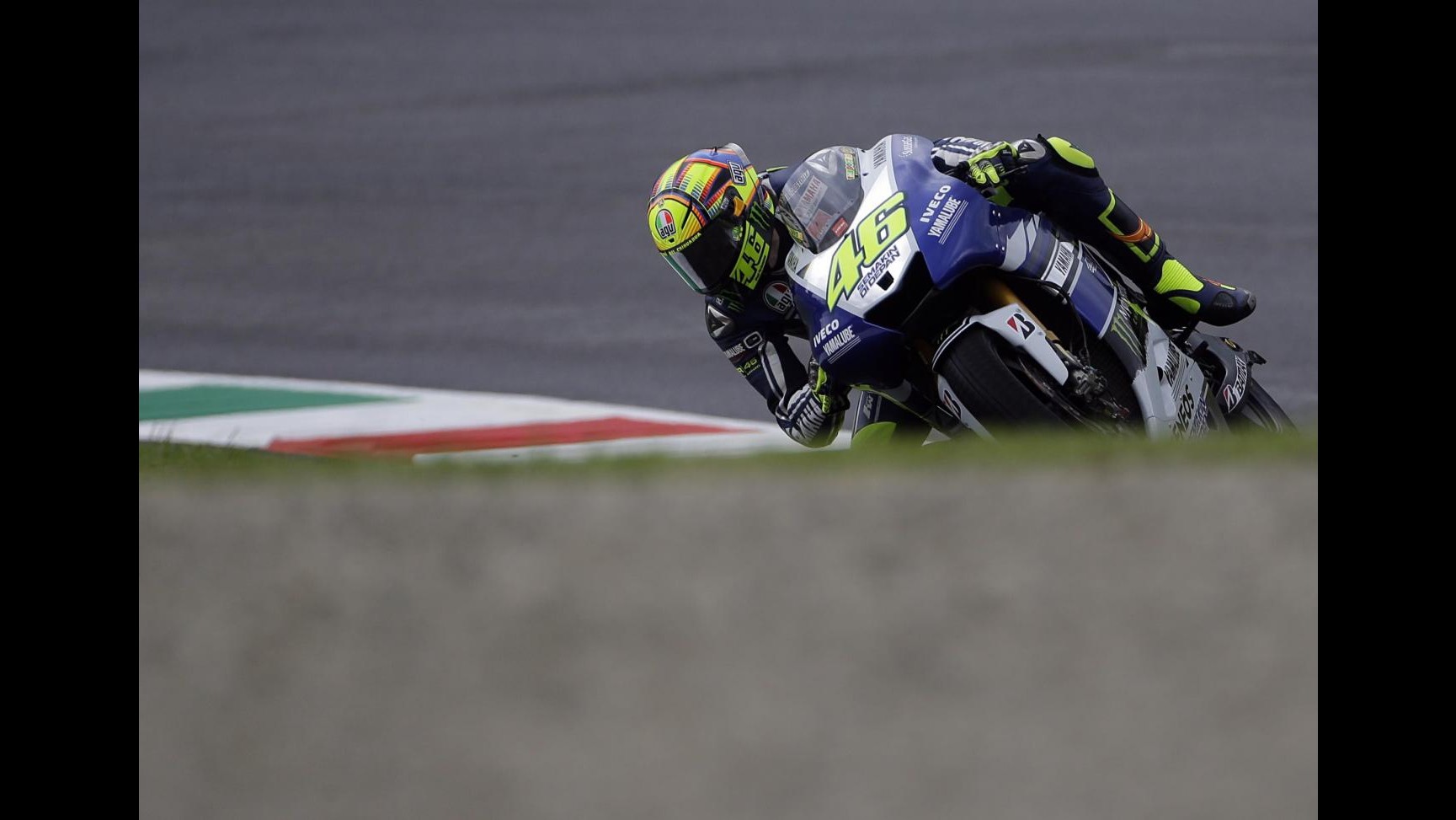 MotoGp, Italia: Lorenzo leader in terze libere, Rossi è quarto