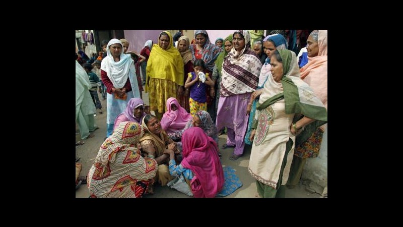 India, bimba spiffera furto di frutta: bruciata viva da madri amiche