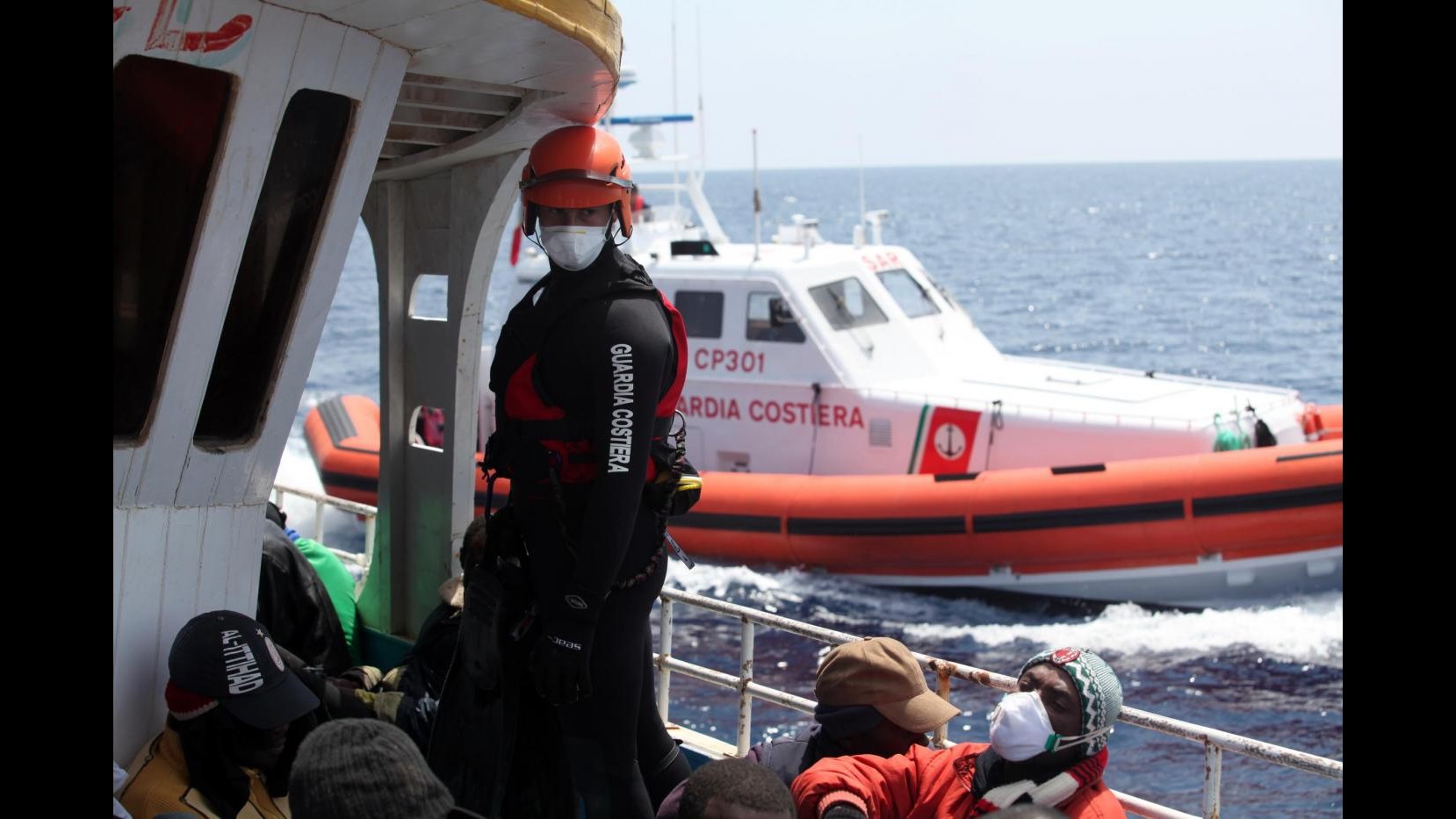 Sbarchi, recuperato 1 cadavere da barcone affondato ieri