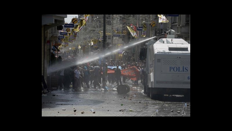 Turchia, secondo giorno di proteste a Istanbul: scontri, 81 arresti