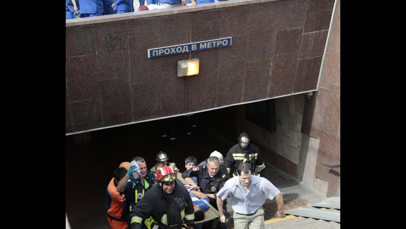 Russia, saliti a 19 i morti in deragliamento treno metro a Mosca