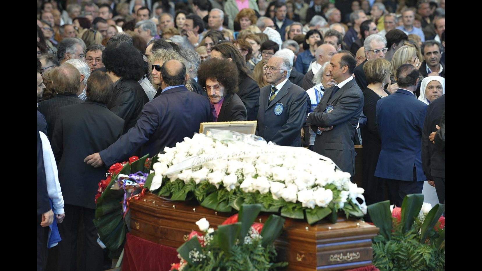Roma, in centinaia a funerali di Little Tony al Santuario Divino Amore