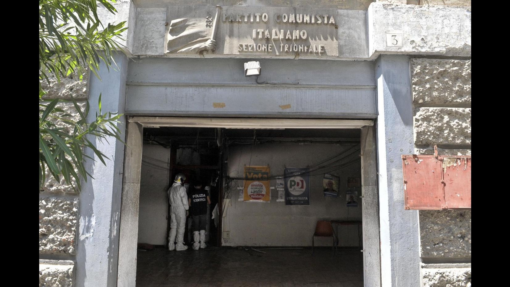 Roma, in fiamme circoli Pd e Sel, sede storica del ‘Trionfale’