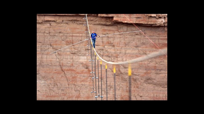 Wallenda attraversa su fune gola Little Colorado a 450 metri di altezza