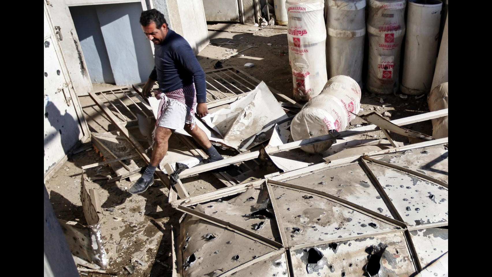 Iraq, giornata di violenze: 7 morti in tre attacchi nel Paese