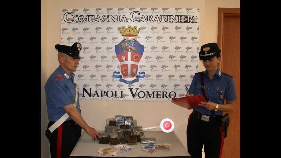 Napoli, in auto con cinque chili di droga: arrestato 42enne