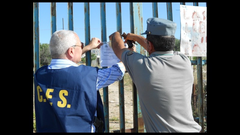 Foggia, sequestrate 40 case abusive in riva al mare