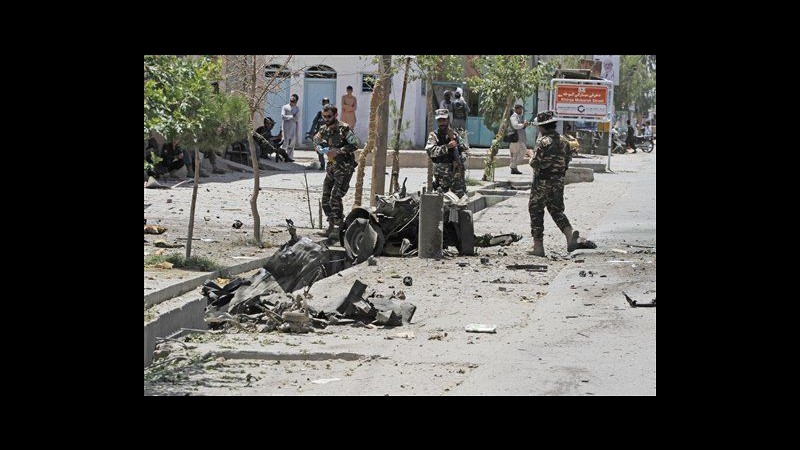 Afghanistan, attacco Kandahar: saliti a 8 i morti, uccisi 22 talebani