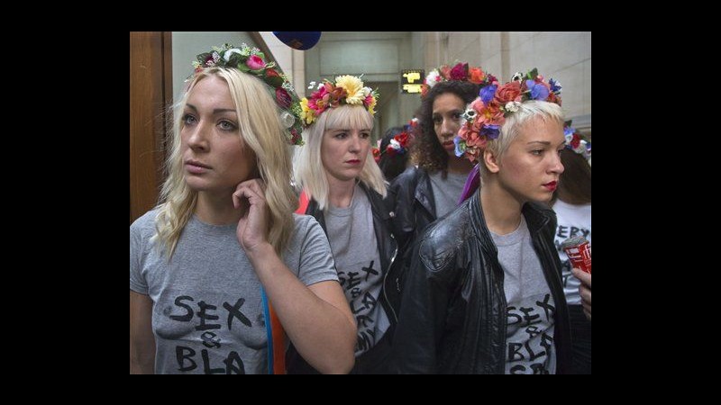 Francia, a processo 9 attiviste Femen: procura chiede multe 1.500 euro