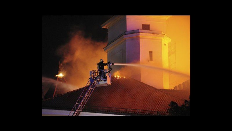 Lettonia, Castello di Riga danneggiato da incendio: nessun ferito