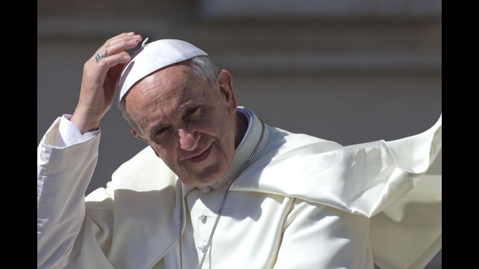 Vaticano, Papa: Si lavori per i poveri, la crisi non sia un alibi