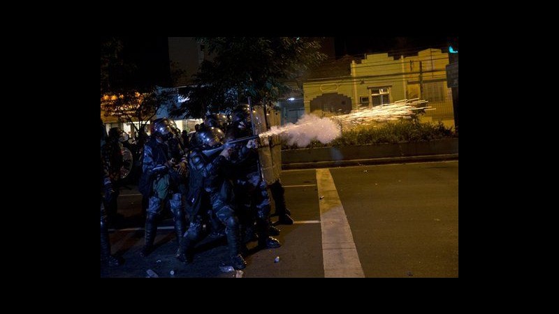 Brasile, scontri in proteste a Brasilia, stasera cortei al Maracanà
