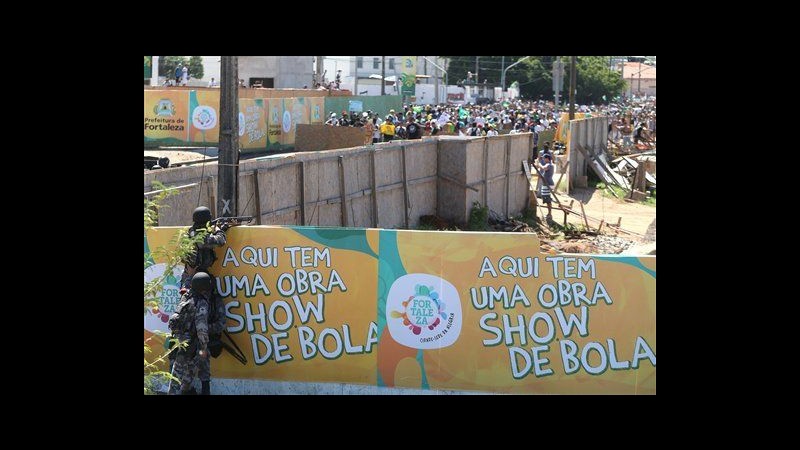 Brasile, Rio e San Paolo cedono su costo trasporti ma proteste non si placano