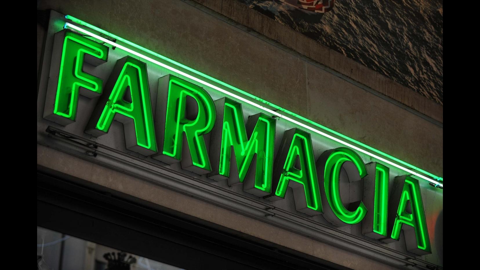 Salute, contraffazione di farmaco per lattanti e bambini:  3 arresti