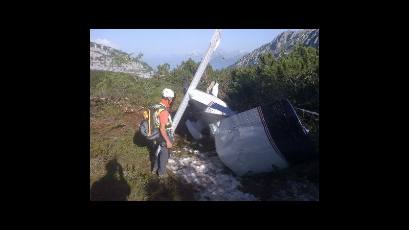 Aereo precipitato nel bellunese: 2 morti, recuperate le salme
