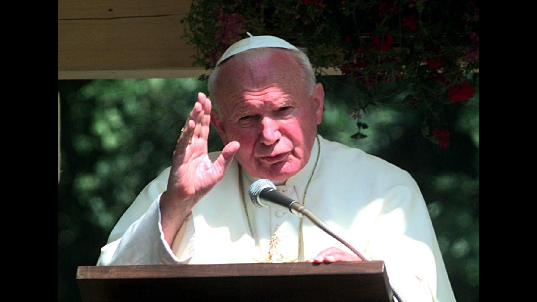 Vaticano, anche i teologi approvano il secondo miracolo di Wojtyla