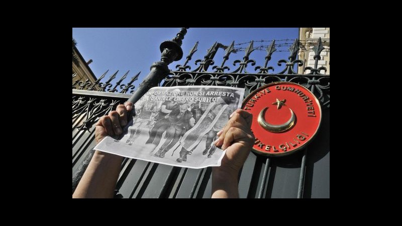 Turchia, fotografo italiano arrestato: E’ stato un rastrellamento