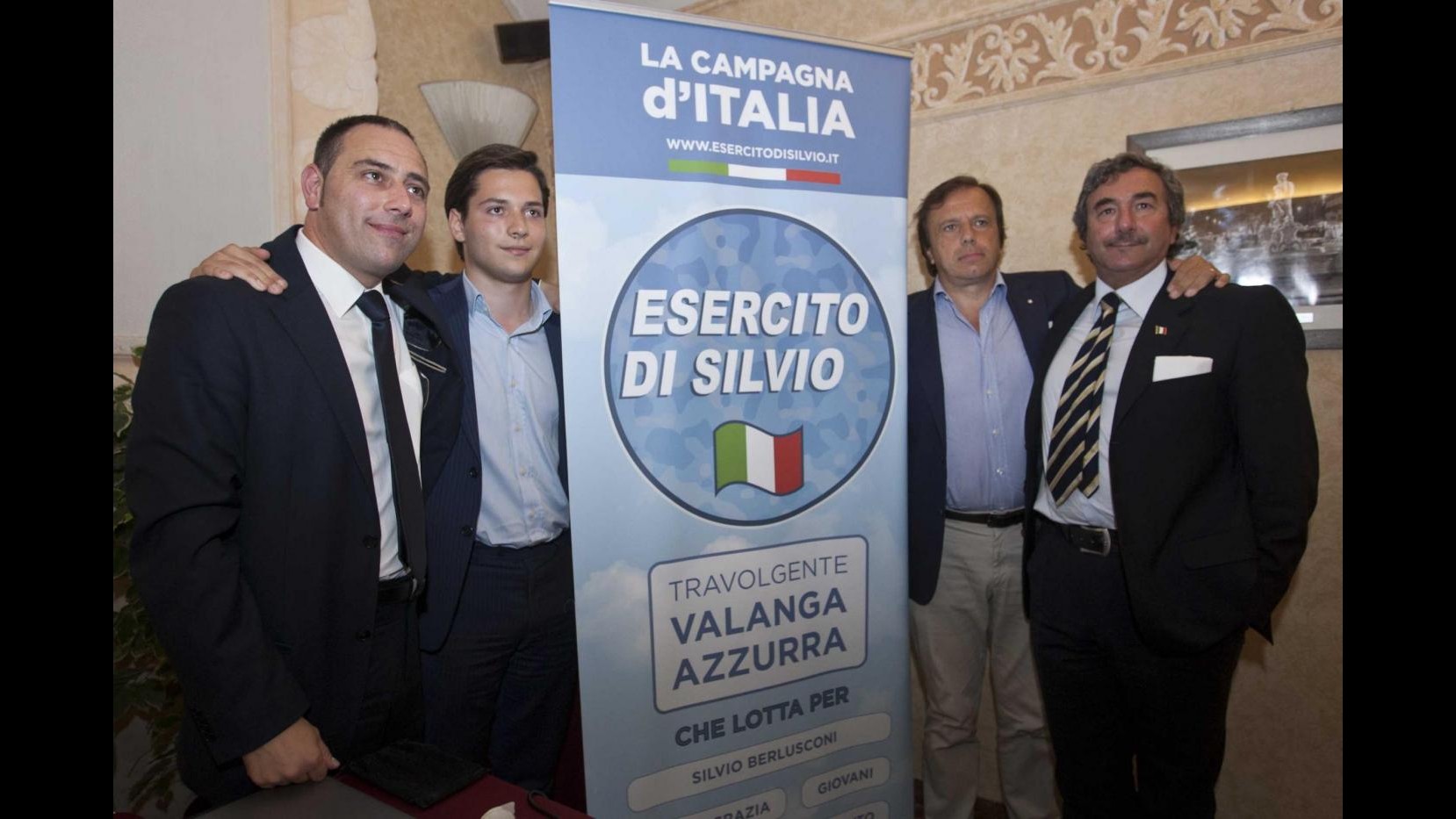 Presentato a Roma l’esercito di Silvio: ‘Difenderemo Berlusconi’