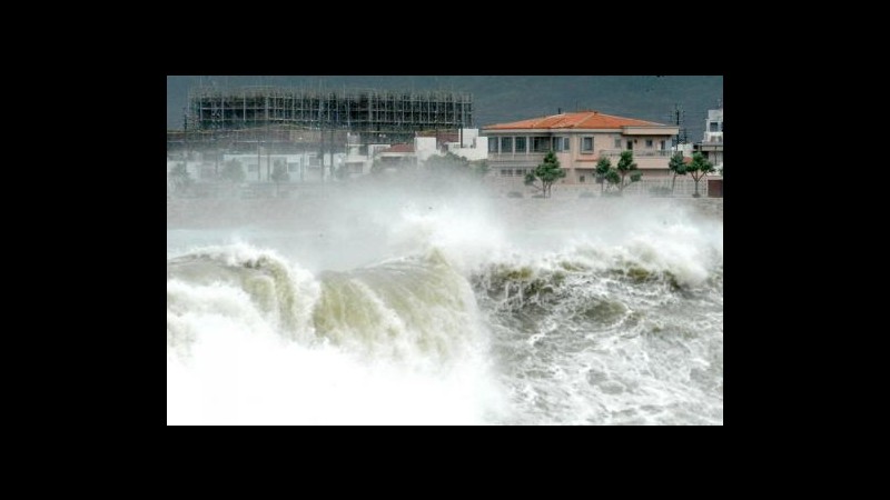 Giappone, tifone Neoguri paralizza Okinawa: 4 feriti, 550mila evacuati