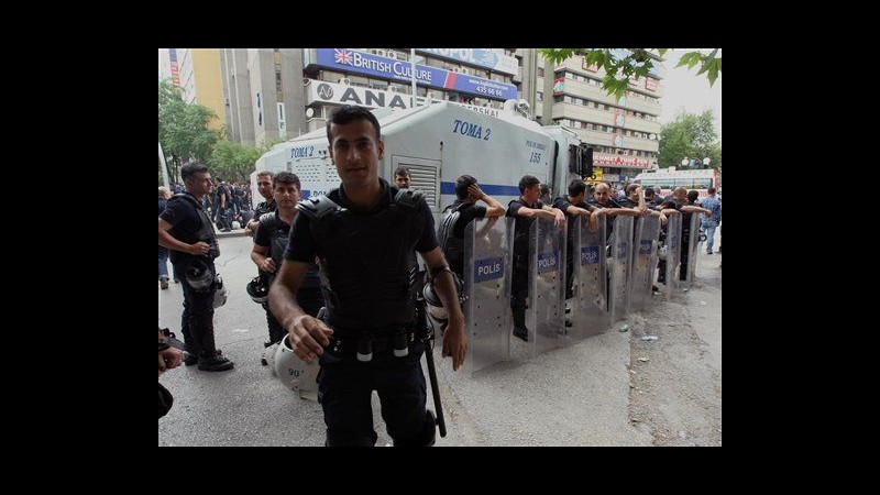 Turchia, raid polizia a Istanbul e Ankara: decine di arresti