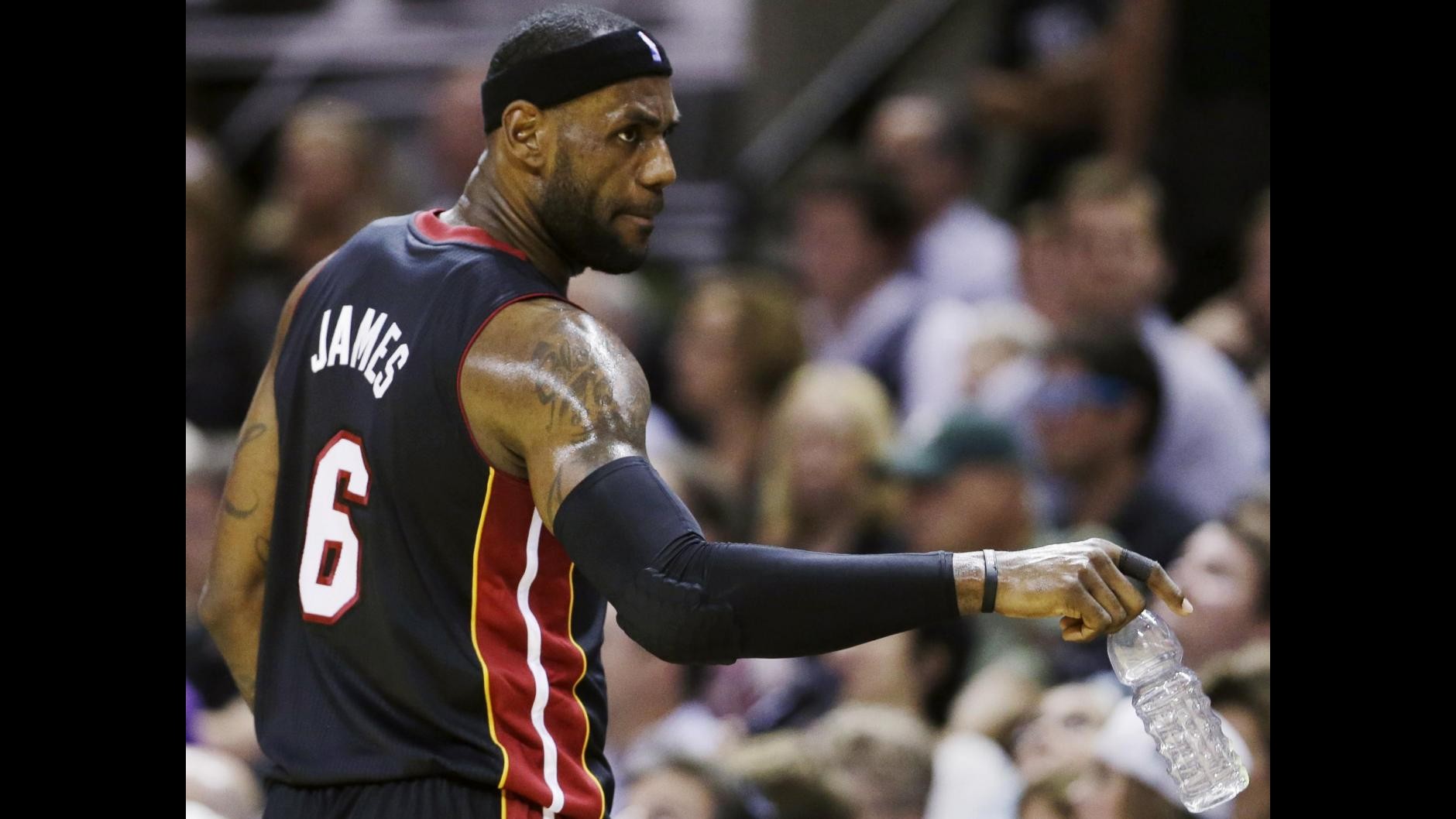 Basket, tutto esaurito per spettacolo ritorno a casa di Lebron James