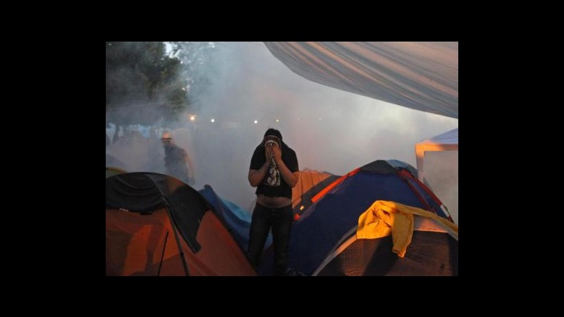Turchia, ancora scontri. Dimostranti: Riprenderemo Gezi Park