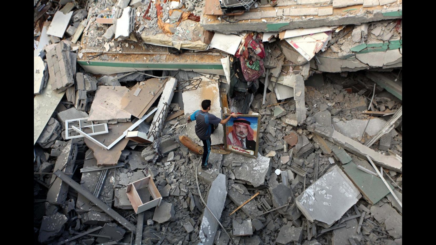Gaza: oggi oltre 100 morti. Colpita l’unica centrale elettrica: fuori uso per un anno