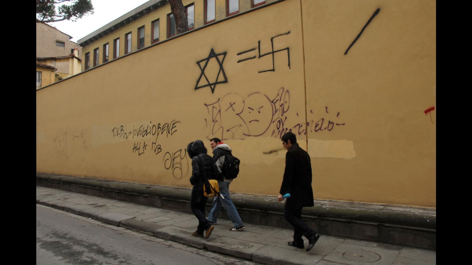Pacifici: Scritte contro ebrei sui muri di Roma