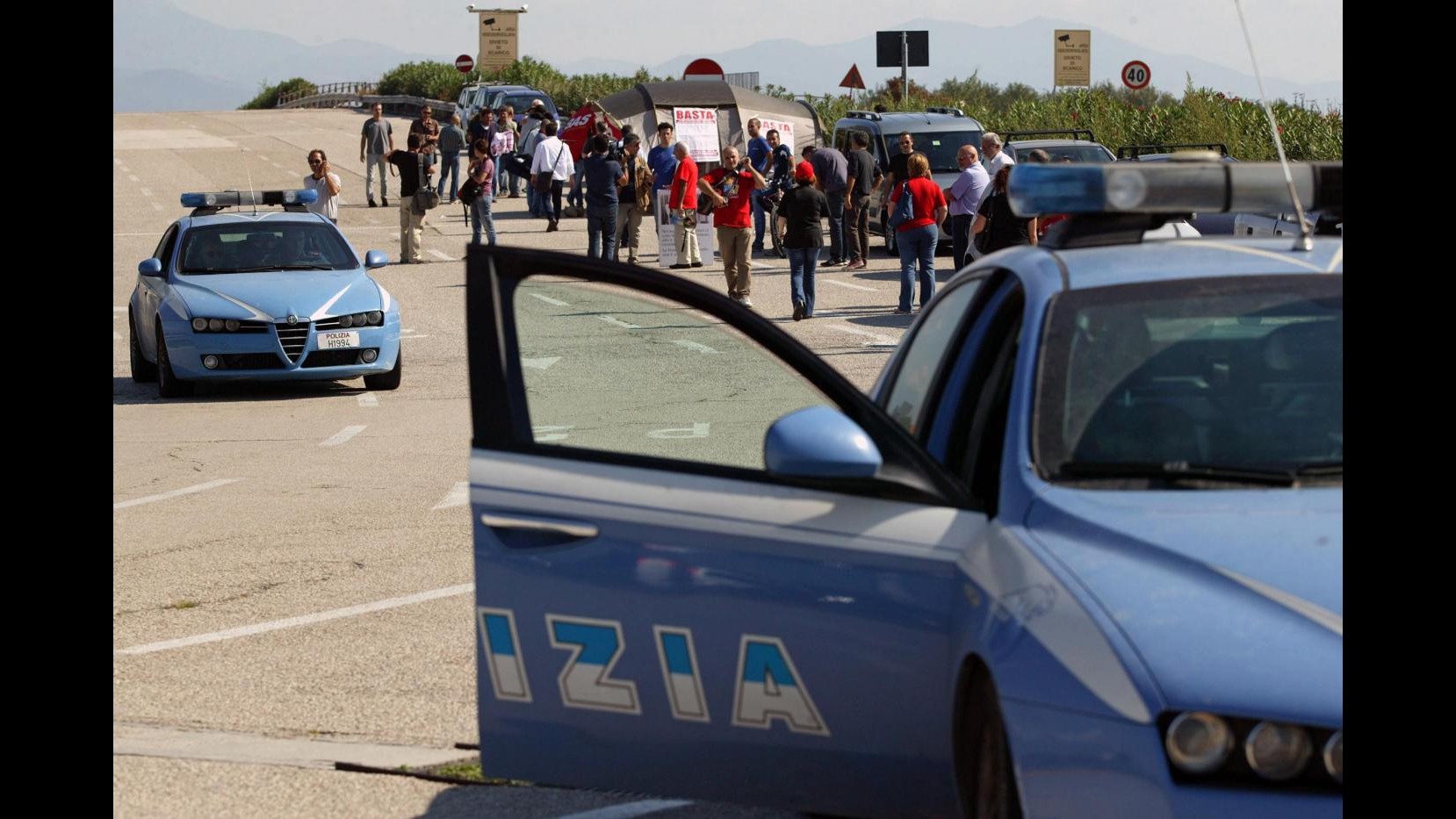 Fiat, proteste davanti stabilimento Pomigliano: tensione e scontri