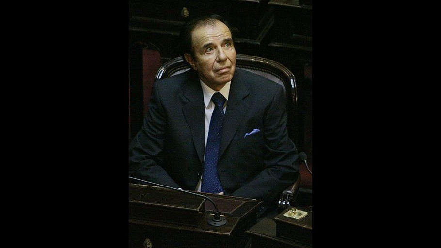 Argentina, ex presidente Menem condannato a 7 anni per traffico armi
