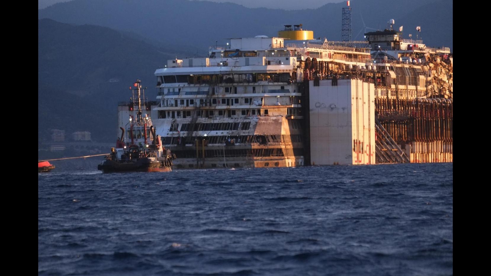 Costa Concordia, il viaggio verso lo smantellamente dura 22 mesi