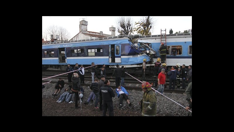 Argentina, schianto tra treni pendolari in sobborgo capitale: 3 morti