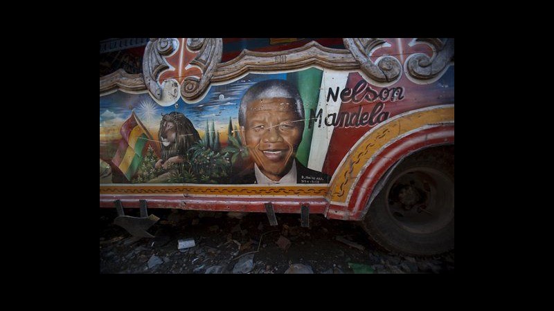 Sudafrica, sesto giorno in ospedale per Nelson Mandela