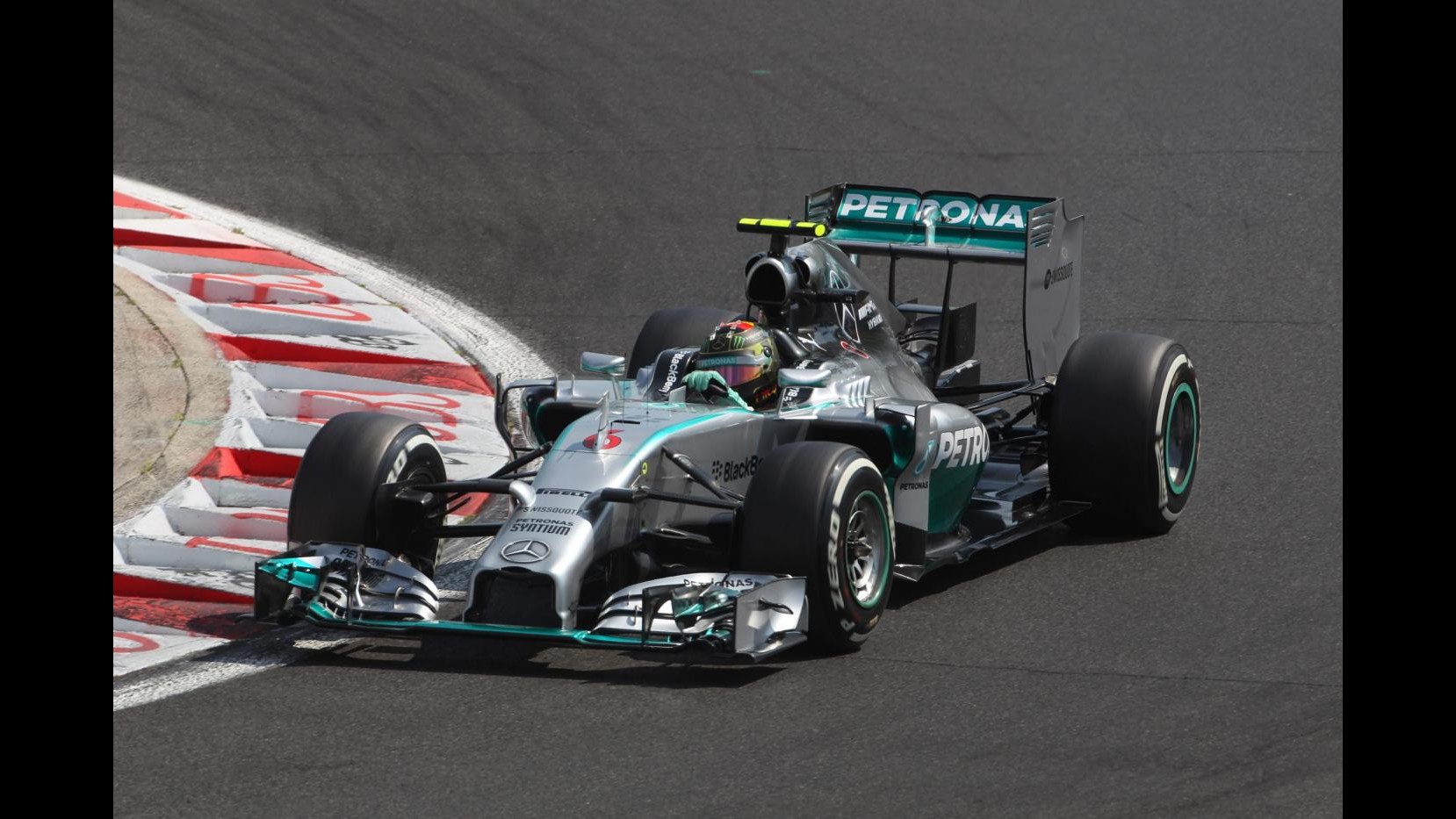 F1, Gp Ungheria: Rosberg in pole davanti a Vettel, 5° Alonso. Hamilton partirà in fondo