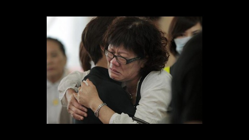 Taiwan,presidente TransAsia Airways aggredito durante funerali vittime