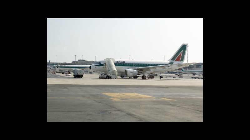 Alitalia, referendum senza quorumL’azienda: E’ valido. Cgil-Cisl-Ugl: E’ vero. Uil: No