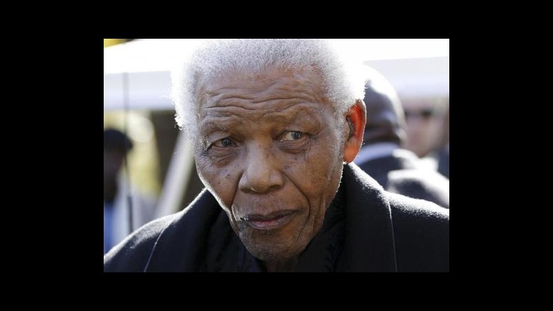 Sudafrica: Mandela resta in condizioni gravi ma stabili