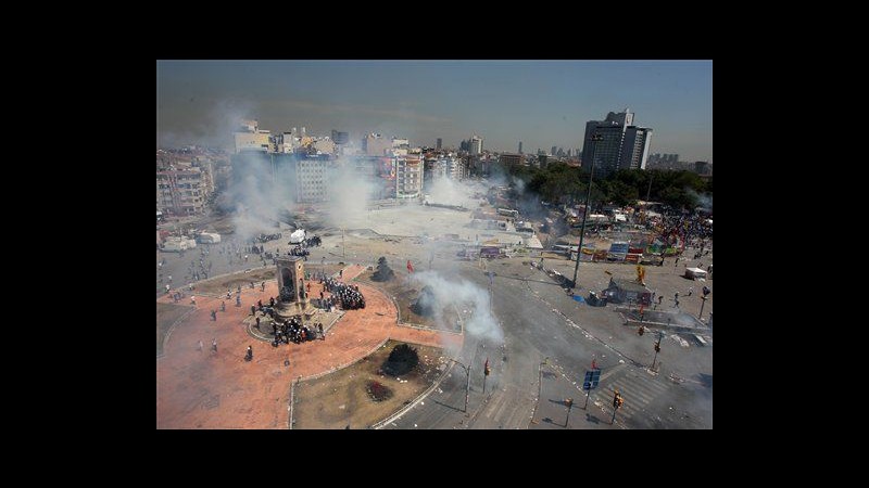 Turchia, nuovi scontri a piazza Taksim. Erdogan: Basta tolleranza