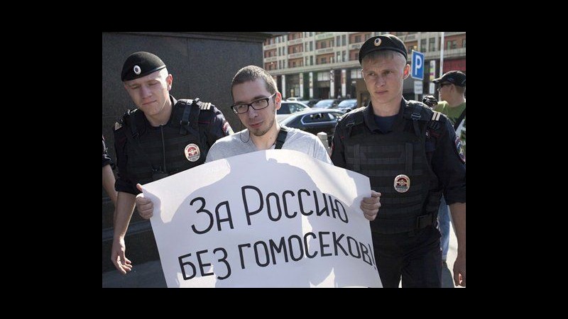 Russia, atteso voto Duma su legge anti gay: proteste, vari arresti